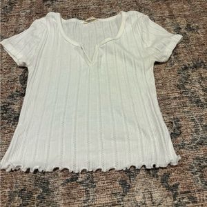 White v neck aéropostale shirt